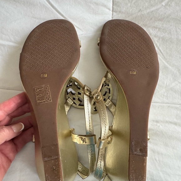 Tori Burch Gold Women's Sandals. Size 8.5. - Picture 5 of 6